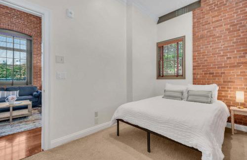Jennifer's Historic Riverfront Loft Private Patio - Photo 14