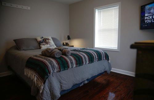 1939 Four Bed Rustic Escape by Casino - Foto 72