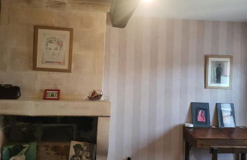 La Maison du Donjon - Gites de 8 personnes, parking privé avec jardin terrasse - Foto 47