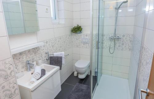 Villa in Policnik with Private Pool - Foto 14