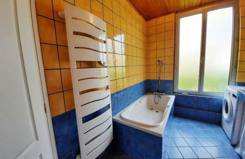 IRON MAN offer a villa located right on the river - Foto 17