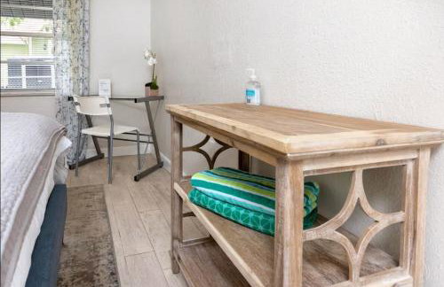 NEW Steps to Downtown - 7 Mins to Beach & Free Parking - Foto 27