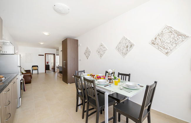 Summer Breeze Superior Apartment with Terrace by Getaways Malta - Foto 12