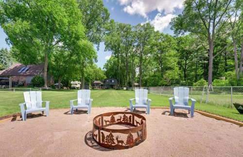 Lakefront Retreat with Views and Decks and Fire Pit - Foto 6