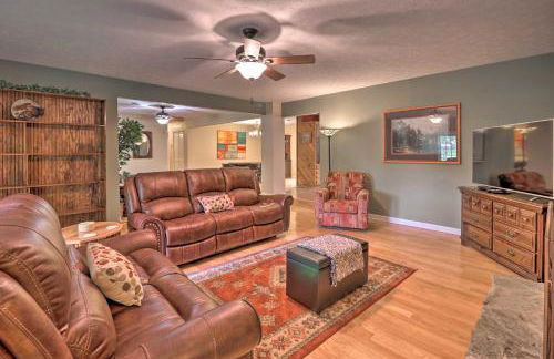 Hendersonville Home with Fire Pit 5 Mi to Downtown! - Foto 1