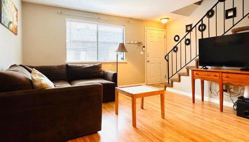 Luxe on Penn Family Friendly, Toddler amenities, baby proof with baby gate, toys, bath toys, cups and plates, Separate Workstation with Desk and Monitor, located in desirable SE Boise next to the Greenbelt and Boise River - Foto 3, Other