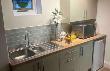 The Cottage, with Superking bed & private patio - Foto 12