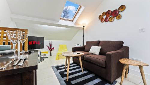 Exquisite 2-Bedroom Penthouse-Sleeps 7-Free Parking with Workspace & High-Speed WiFi - Foto 5