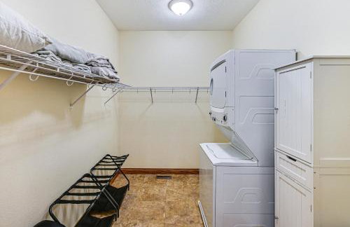 Near Shipshewana and Amish Country Patio and Grill! - Foto 14