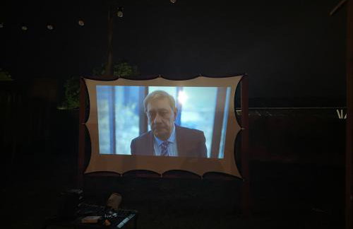 Bangalô com piscina e privacidade a 6 km do centro - Foto 10