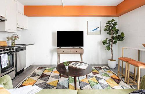 *NEW* The Ambra, Rooftop Skyline View! - Photo 21