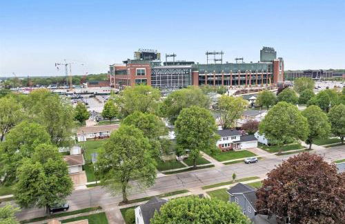 Lambeau Views! Walk to Titletown District & Resch - Photo 6