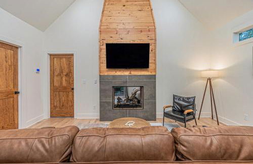 The Ash - Private Cabin with Hot Tub Oasis for Two in the Pines - Foto 11