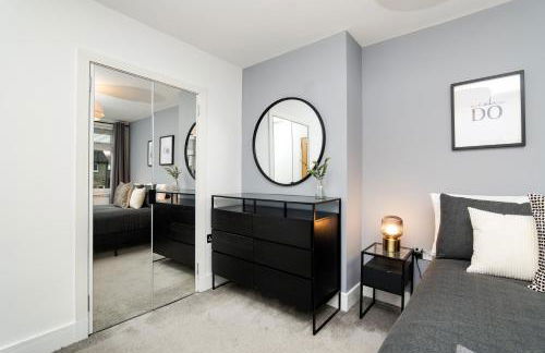 3 Bedroom House-Free Parking-by Holiday Homes - Foto 29