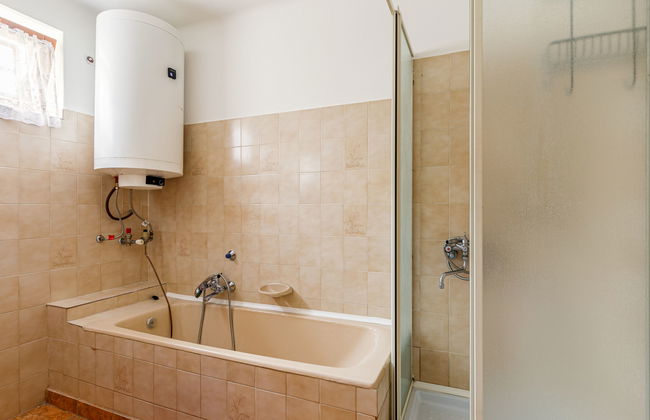 6 bedroom House in Balatonfenyves with private pool and garden - Photo 17