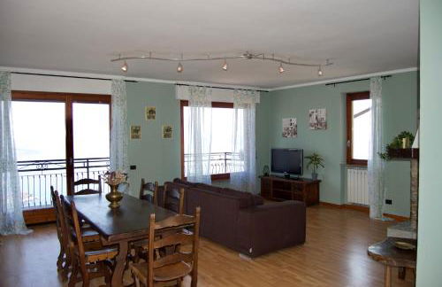 Il lago e la collina - Foto 2