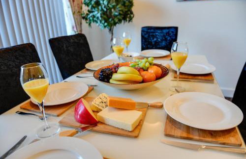 3 BR Home l Free Parking l 5 Guests l Garden l Long Stays l - Foto 9