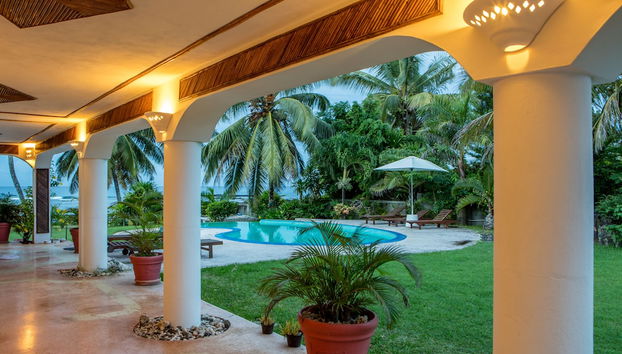 Check-in/check-out kiosk