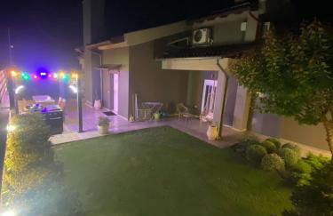 Villa ELi - Luxury Nature Getaway - Strategically located for Beach Exploration - Onsite Power for Electric Vehicle - Foto 59