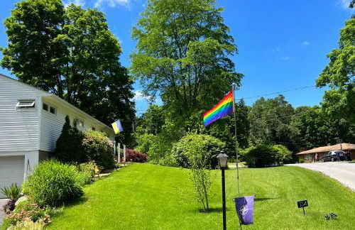 Mid-Century DJs Dream near Rhinebeck - Photo 3