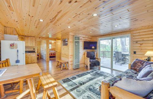 Lakefront Cabin with Dock, Fire Pits in Danbury! - Foto 6