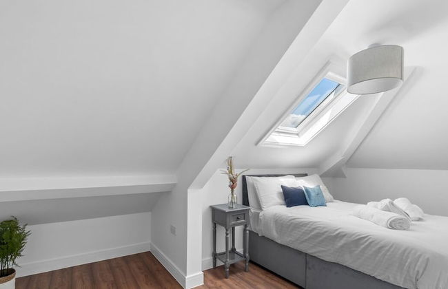 The Penthouse By Pureserviced - Photo 17