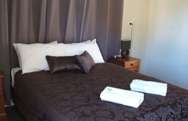 Harbourside Motel - Photo 2