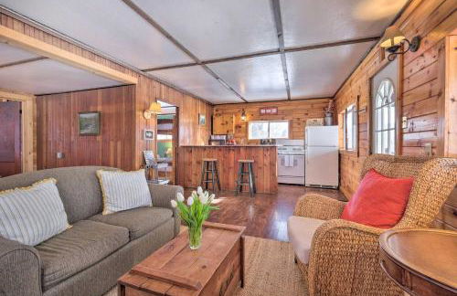 8 Mi to Saddleback Ski Area Cabin with Fire Pit - Foto 5