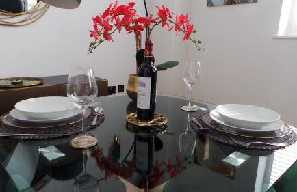 Luxury 1 Bedroom Duplex with Free Parking - Foto 20