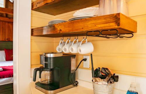 Cottage 10 - King Bed Child Loft w Twin Private Bath Kitchenette Pets Allowed Fee applies - Photo 4