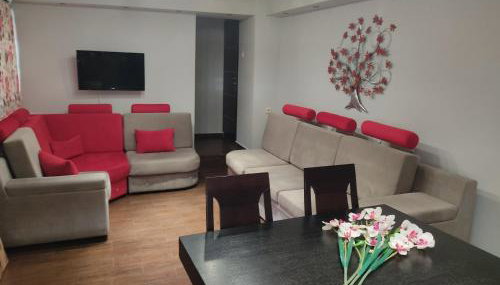 Elsa's House - Photo 3