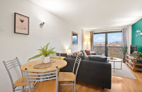 Modern 2 Bed Apartment in Greenwich, 24h Free Parking, Great for Business & Contractors, Sleeps 6 - Photo 5
