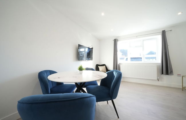 Heathrow Charge and Go - Photo 35