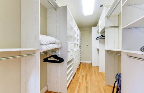 Lake Norman Retreat with Dock, Game Room and Hot Tub - Foto 32