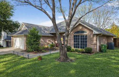 DFW Family Fun Retreat Game Room Pool Table Air Hockey Arcade Work Space Grill BBQ Firepit - Foto 66