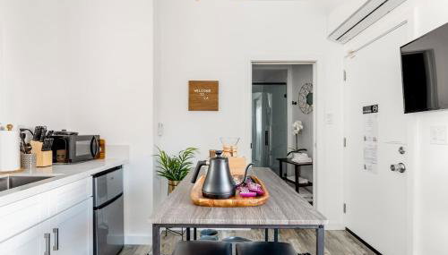 Sleek Luxury Studio with Patio LAX & Beach Access - Foto 5