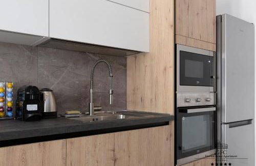 GFC Eternal Rome Apartment - 5min to Tiburtina Station MetroB, 2 Bathrooms, Terrace, A-C - Photo 26