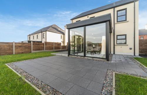 Modern Entire Home steps from the Train Station - Foto 25