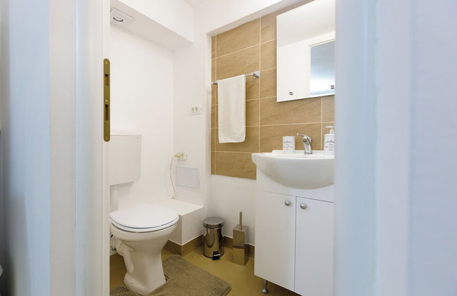 Modern Apartment - Photo 29