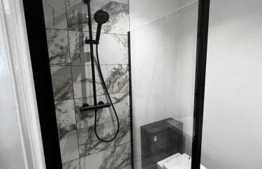 Resilets - Mood Studio 2 - Central Modern 2 Bed - Photo 12