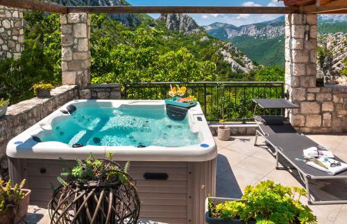 Stonehouse Korlat with open-air jacuzzi - Foto 8