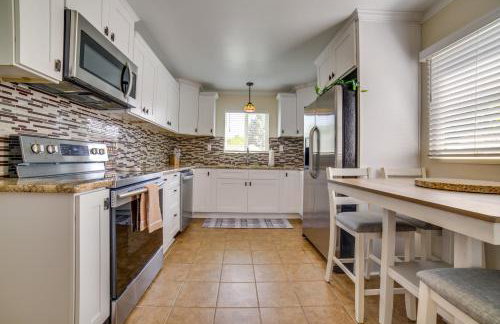 Relax Fireside! Tahoe Area Home 28 Mi to Slopes - Foto 10