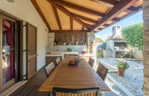 Malerische Villa mit Privatpool, mediterranem Garten, Outdoor-Kueche, Waschmaschine, Trockner - Photo 30