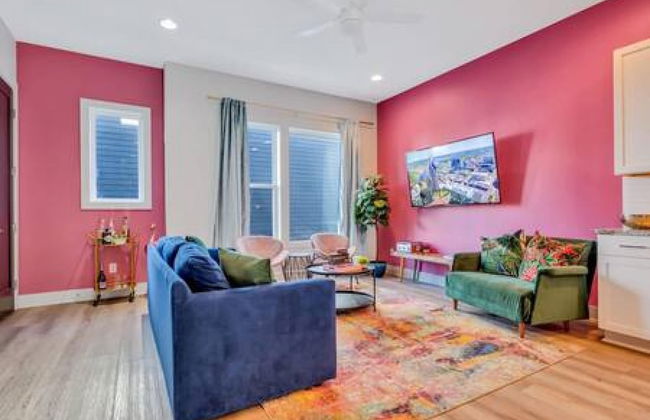 NEW Pink Howdy Oasis 13 Beds Rooftop View Parking - Foto 34