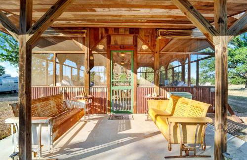 Luxury Airstream Campsite Nestled Beneath Oak Trees Outside of Austin, Texas - Foto 34