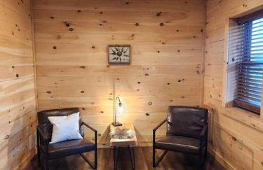 Group Friendly Cabin with Spa on the Deck near Tappan Lake in Ohio - Foto 45