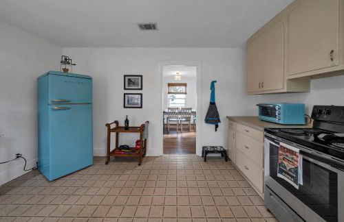 Retro by the Bay Close to Beach Eglin PetFriendly - Foto 56