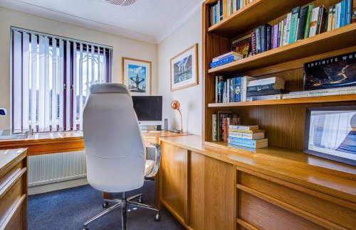 Serene Family Escape - Spacious, Near Thorpe Bay and Southend, Beaches & Amenities - Pass the Keys - Foto 4