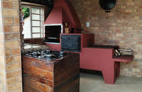 Casa Espaço Sara Piscina com total privacidade, área gourmet completa com churrasqueira fogão a lenha, a 5min do centro e do parque das águas - Foto 58