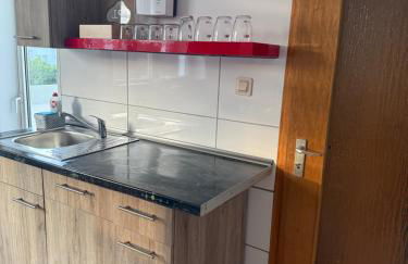 City Apartment 3 #Netflix &Wlan &Kaffee Maschine & Zentral & 500m Innenhafen & 2 min U Bahn - Foto 10